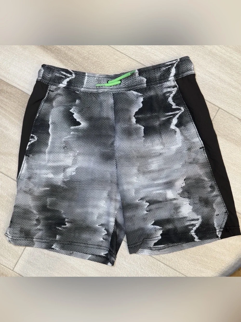 Lot Of 2 Old Navy Boys Sz YXL 14 16 Khaki & Black Cargo Shorts + Bonus Swim Suit